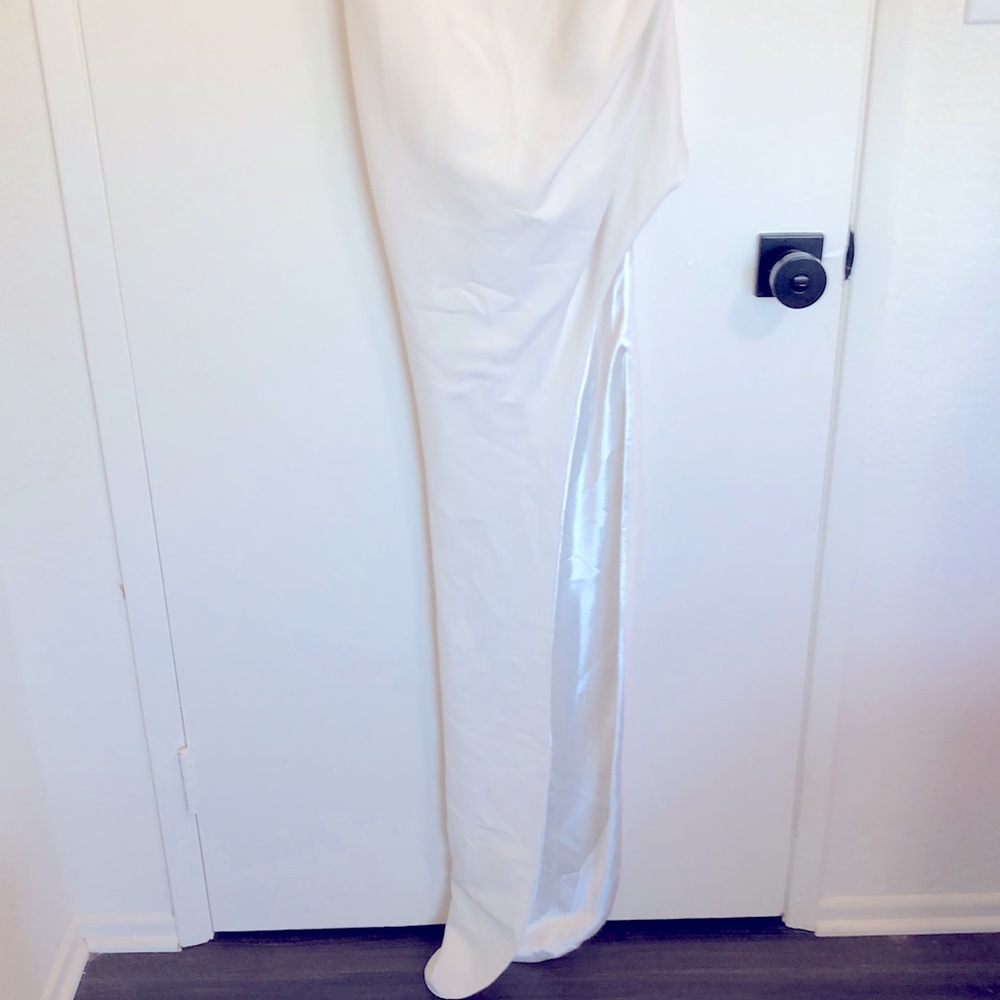 NEW Bronx and Banco Stella Bridal Gown in White One Shoulder Maxi Wedding Dress - Picture 4 of 8